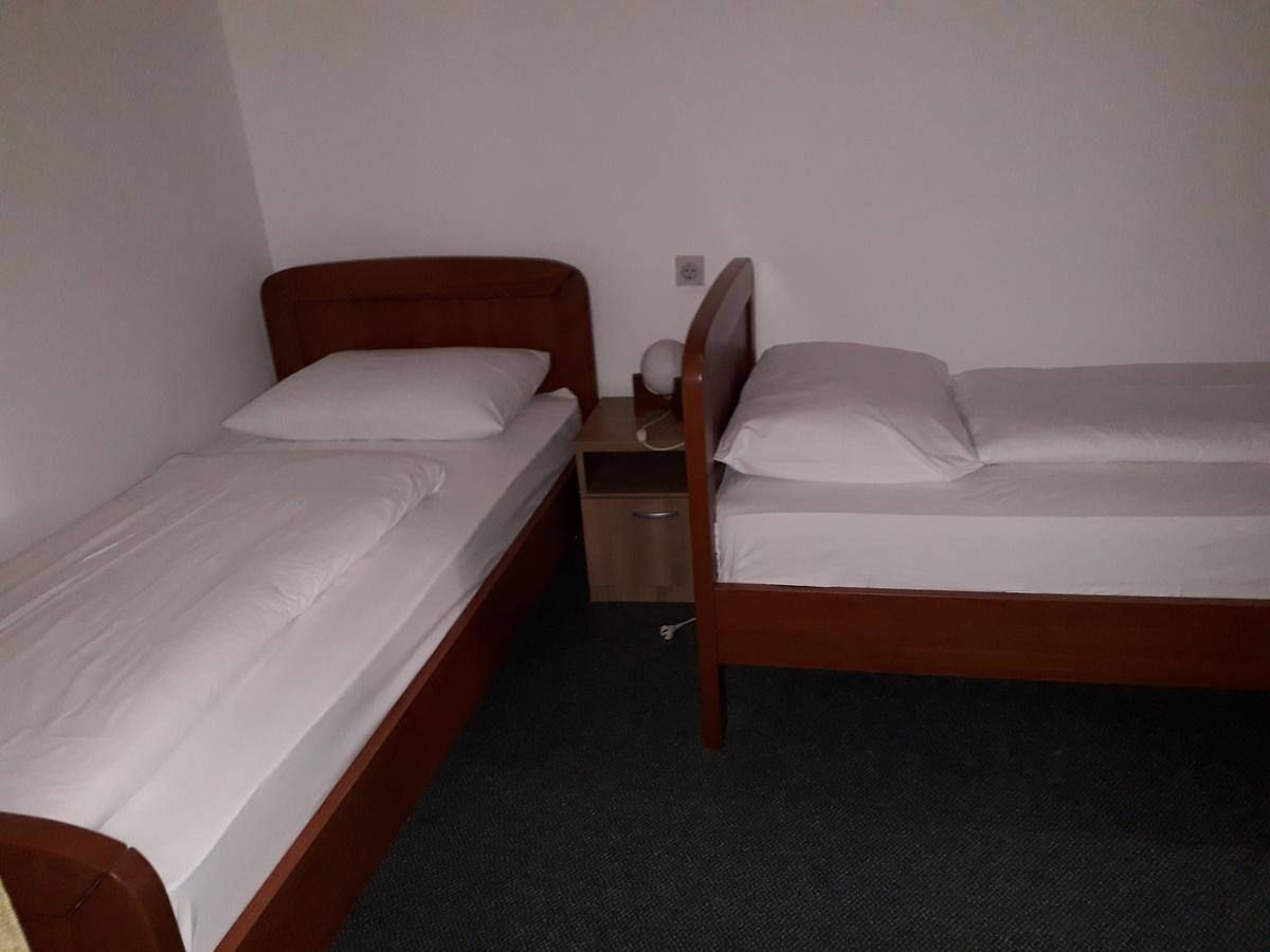 Apartments And Rooms Haludovo - Ribarsko Selo Malinska Esterno foto