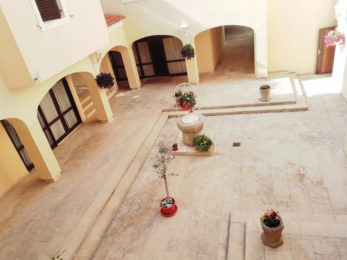 Apartments And Rooms Haludovo - Ribarsko Selo Malinska Esterno foto